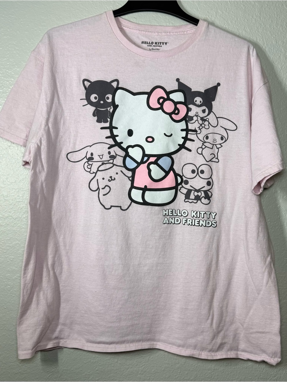Hello Kitty & Friends Light Pink Graphic Tee size XL